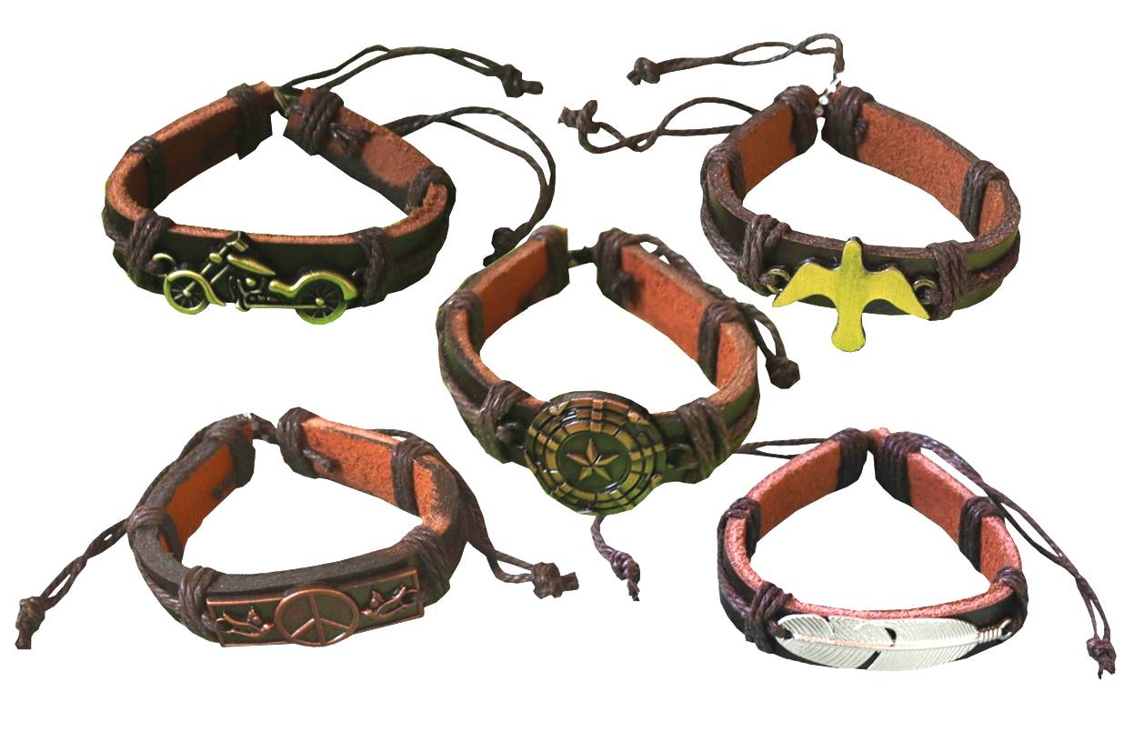 Lederarmband mit Metallemblem Lederarmband mit Metallemblem
